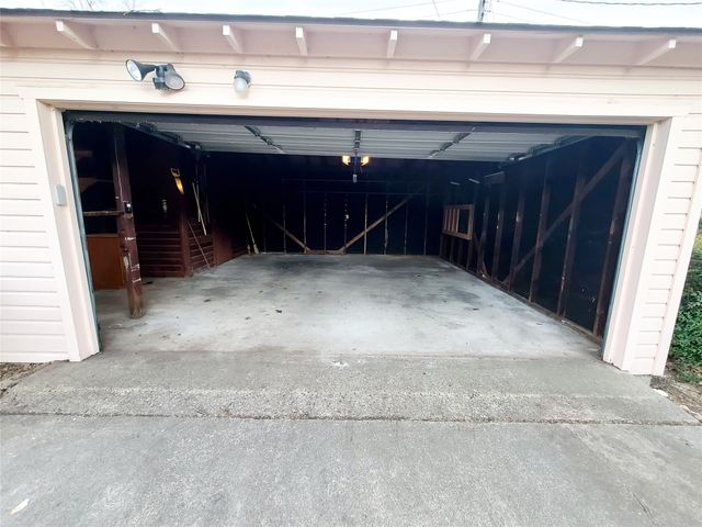 1830 Viewcrest Drive, Dallas, TX 75228