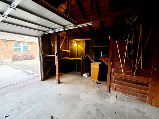 1830 Viewcrest Drive, Dallas, TX 75228