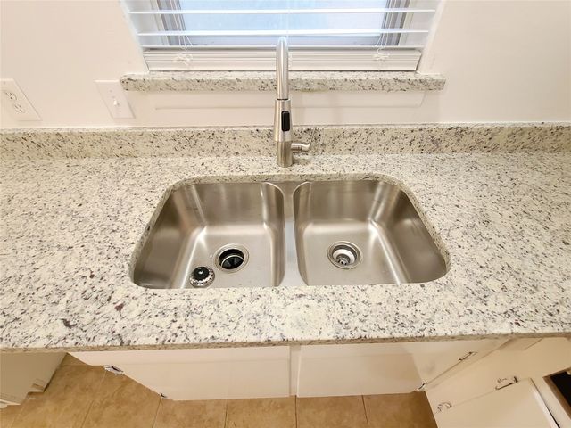 1830 Viewcrest Drive, Dallas, TX 75228