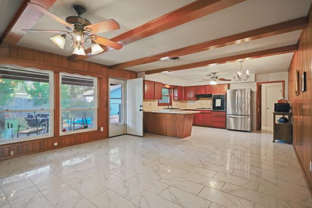 5209 17th Street, Lubbock, TX 79416