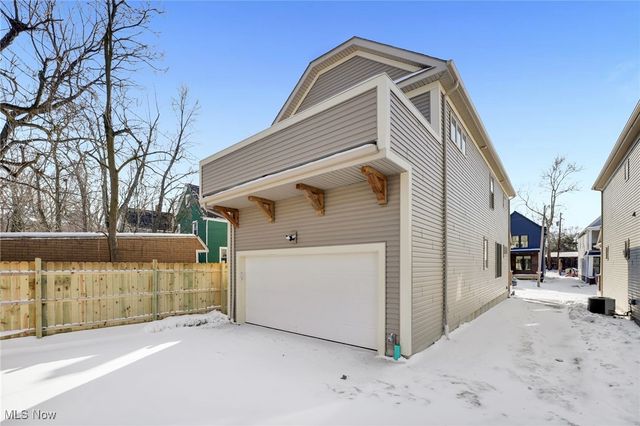 1885 Woodlawn Avenue, Cleveland, OH 44112