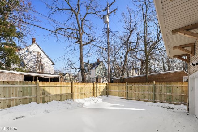 1885 Woodlawn Avenue, Cleveland, OH 44112