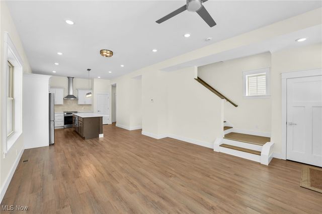 1885 Woodlawn Avenue, Cleveland, OH 44112