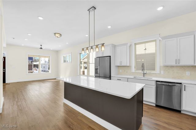 1885 Woodlawn Avenue, Cleveland, OH 44112