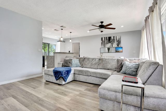 6290 SW 18th Place, North Lauderdale, FL 33068