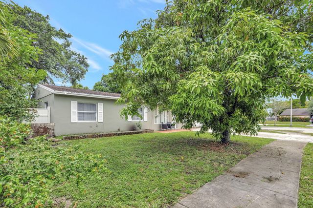 6290 SW 18th Place, North Lauderdale, FL 33068