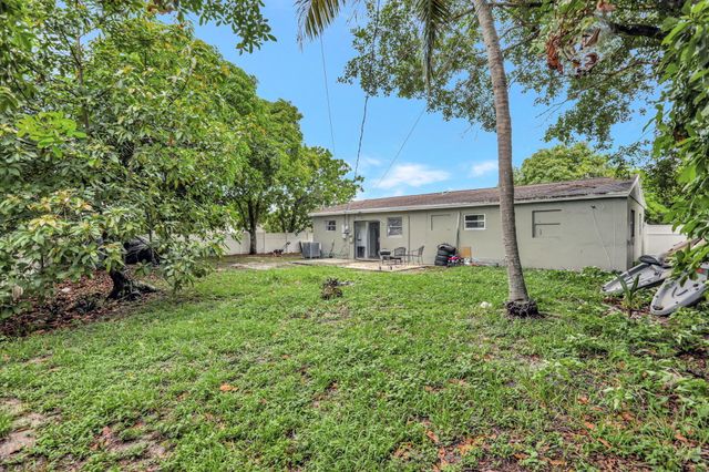 6290 SW 18th Place, North Lauderdale, FL 33068