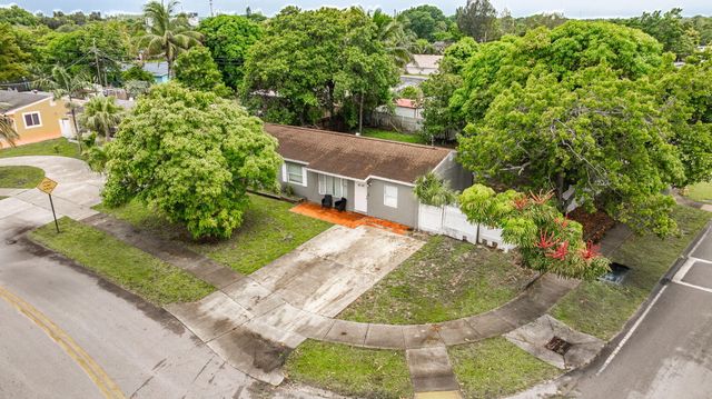 6290 SW 18th Place, North Lauderdale, FL 33068
