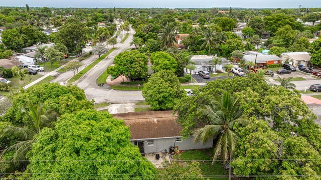 6290 SW 18th Place, North Lauderdale, FL 33068