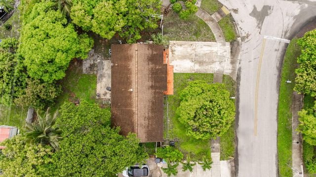 6290 SW 18th Place, North Lauderdale, FL 33068