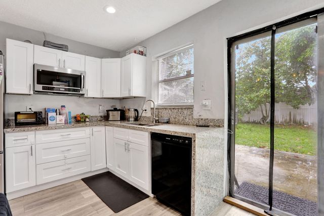 6290 SW 18th Place, North Lauderdale, FL 33068