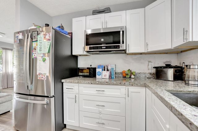 6290 SW 18th Place, North Lauderdale, FL 33068