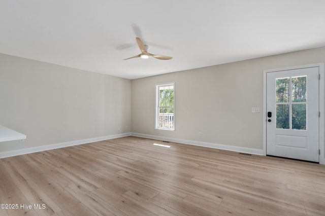 106 Dolphin Drive, Hampstead, NC 28443