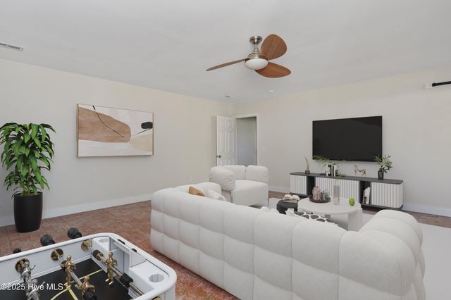 106 Dolphin Drive, Hampstead, NC 28443