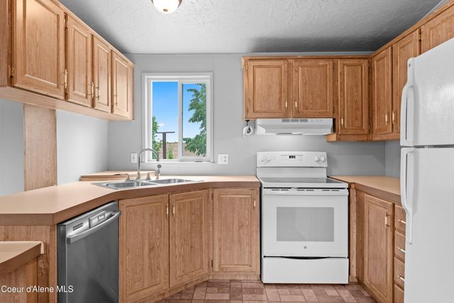 8581 N Angelica LN, Post Falls, ID 83854
