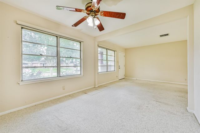 5527 Winding Creek Way, Houston, TX 77017