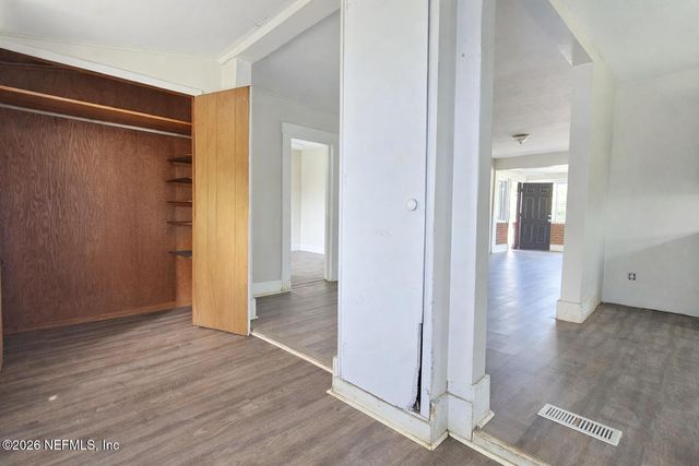 9604 WOODLAND Avenue, Jacksonville, FL 32208