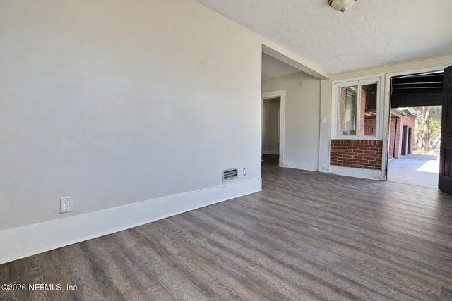 9604 WOODLAND Avenue, Jacksonville, FL 32208