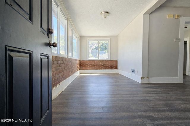 9604 WOODLAND Avenue, Jacksonville, FL 32208