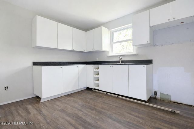 9604 WOODLAND Avenue, Jacksonville, FL 32208