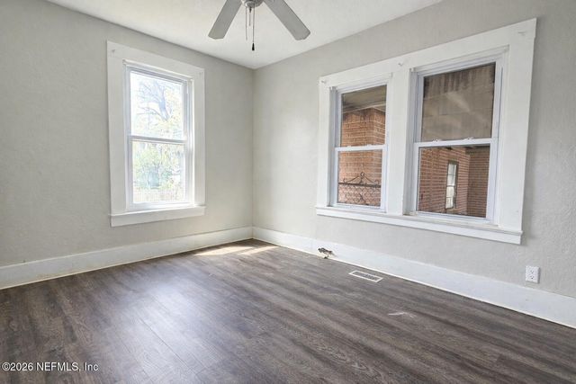 9604 WOODLAND Avenue, Jacksonville, FL 32208