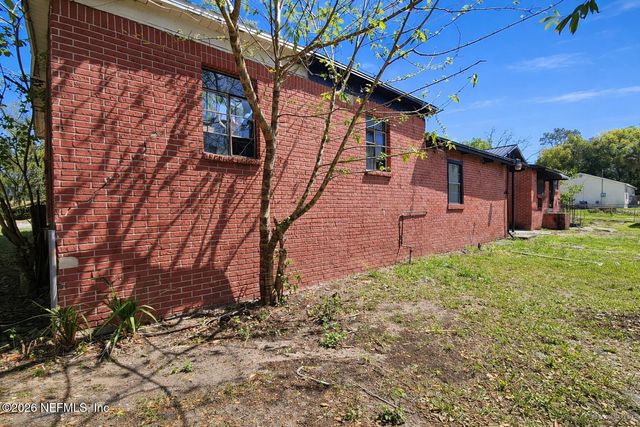 9604 WOODLAND Avenue, Jacksonville, FL 32208