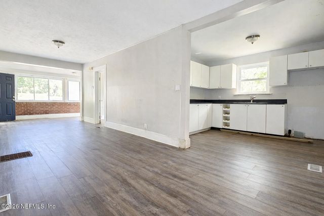 9604 WOODLAND Avenue, Jacksonville, FL 32208