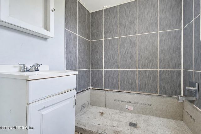 9604 WOODLAND Avenue, Jacksonville, FL 32208