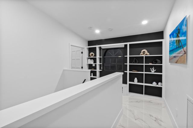 516 Royal Plaza Drive, Fort Lauderdale, FL 33301