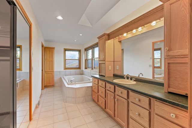 N7045 Oakwood ROAD, Whitewater, WI 53190