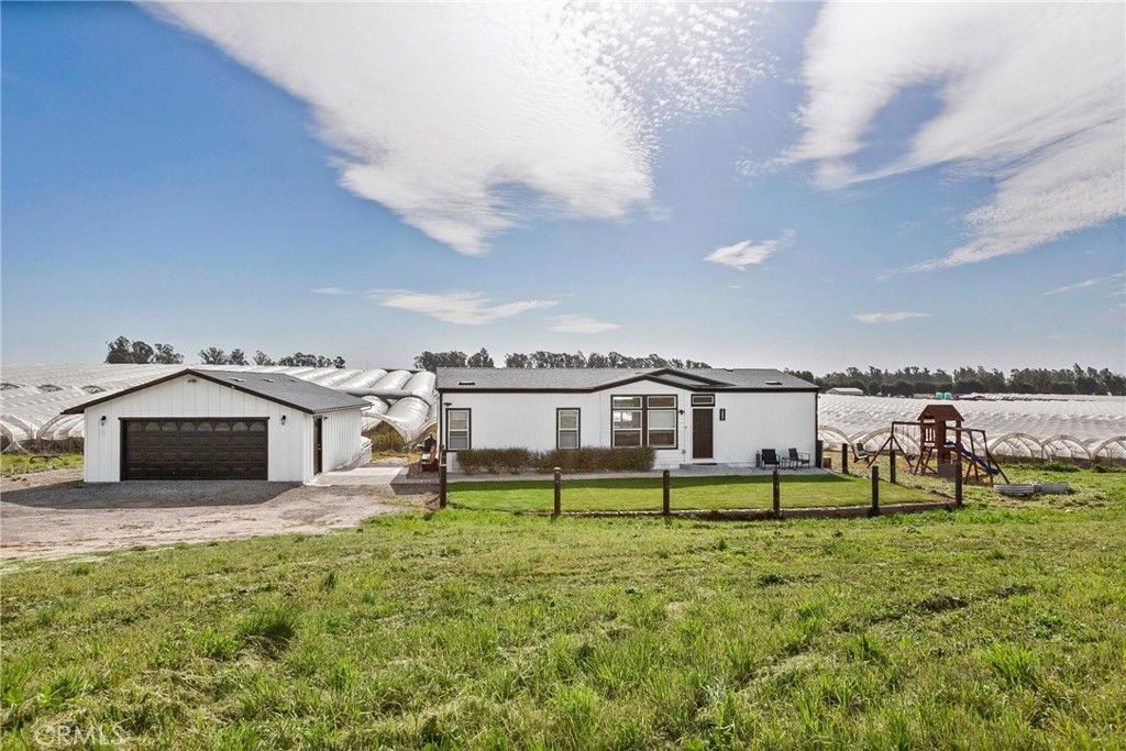 Image 3 of property listing at 2085 Westhampton Drive, Arroyo Grande, CA 93420