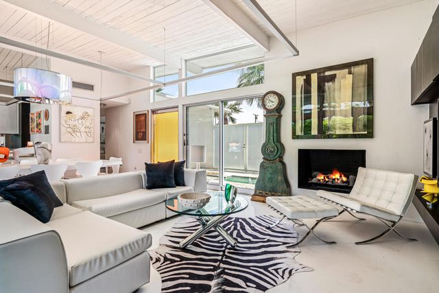 2190 E Terry Lane, Palm Springs, CA 92262
