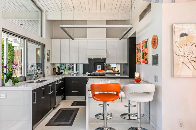 2190 E Terry Lane, Palm Springs, CA 92262