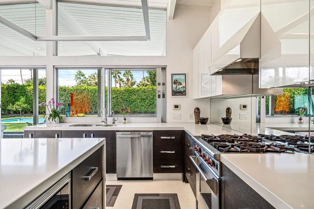 2190 E Terry Lane, Palm Springs, CA 92262