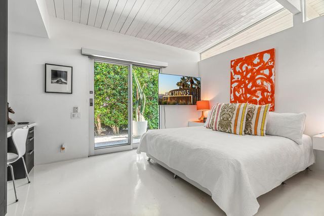 2190 E Terry Lane, Palm Springs, CA 92262
