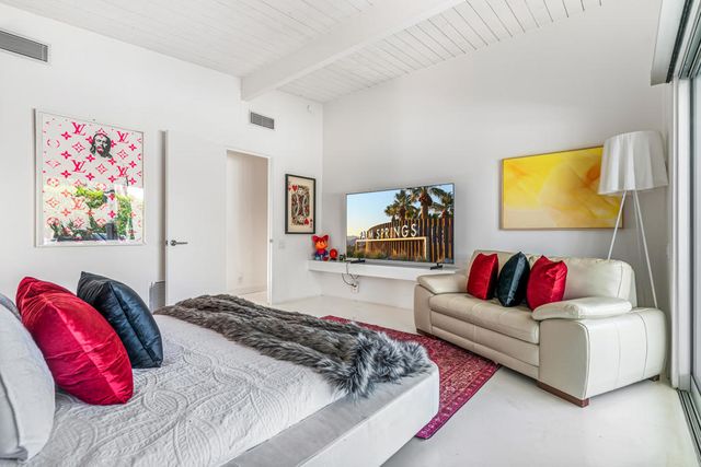 2190 E Terry Lane, Palm Springs, CA 92262