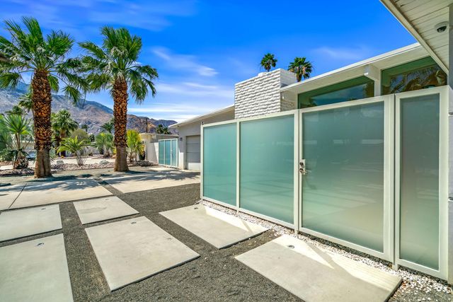 2190 E Terry Lane, Palm Springs, CA 92262