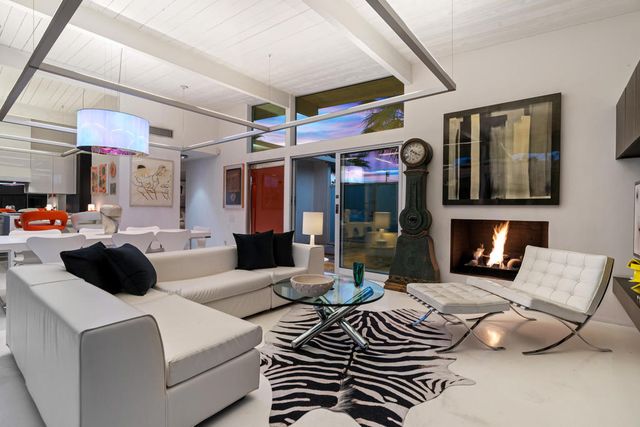 2190 E Terry Lane, Palm Springs, CA 92262