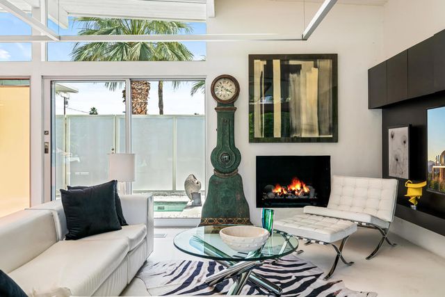 2190 E Terry Lane, Palm Springs, CA 92262