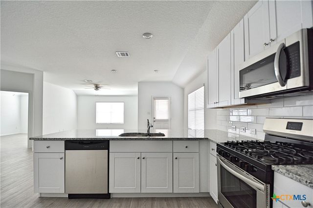 1208 Treehouse Lane, New Braunfels, TX 78130