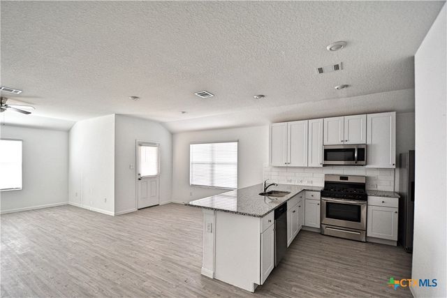 1208 Treehouse Lane, New Braunfels, TX 78130