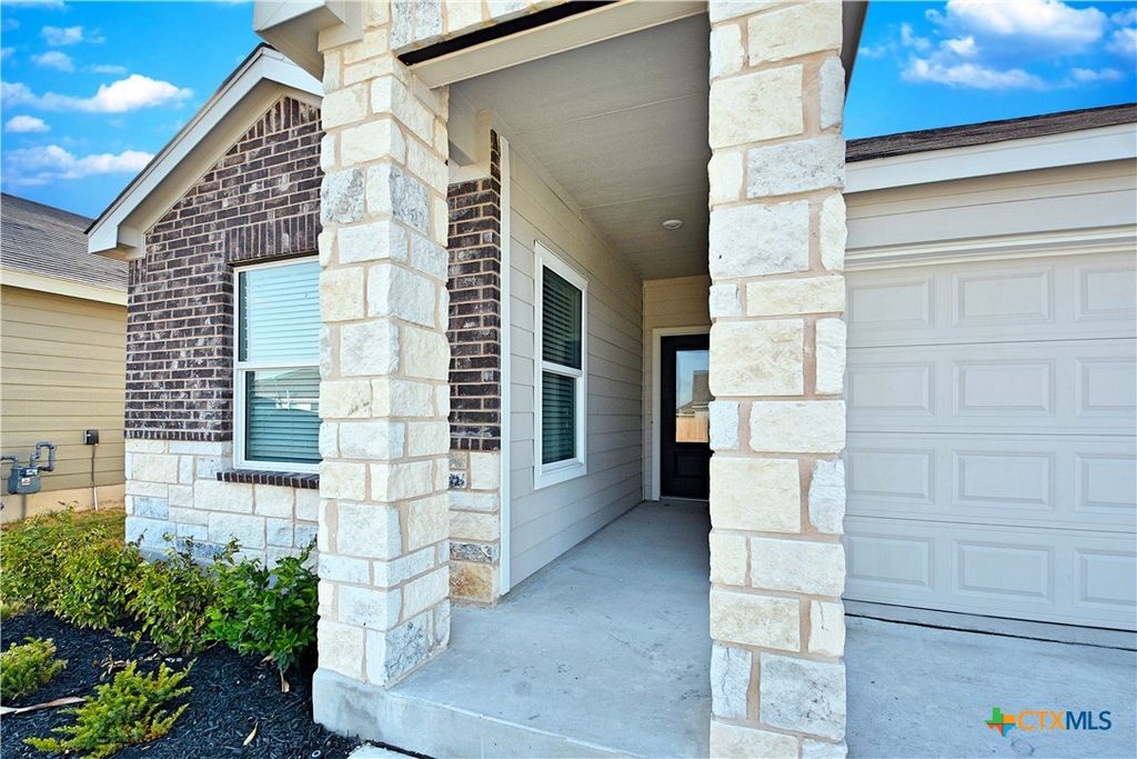 1208 Treehouse Lane, New Braunfels, TX 78130