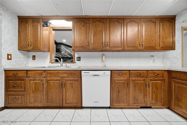 100 E Decker Drive, Seven Hills, OH 44131