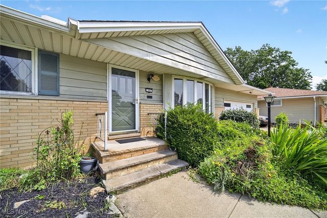 100 E Decker Drive, Seven Hills, OH 44131