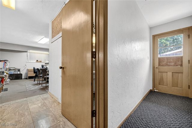 100 E Decker Drive, Seven Hills, OH 44131