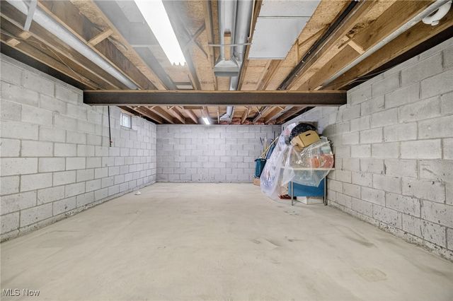 100 E Decker Drive, Seven Hills, OH 44131