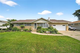 100 E Decker Drive, Seven Hills, OH 44131