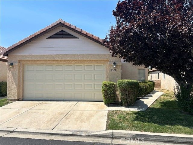 11580 Oak Street, Apple Valley, CA 92308