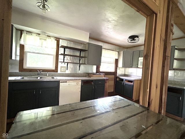 1720 E Lois Lane, North Vernon, IN 47265
