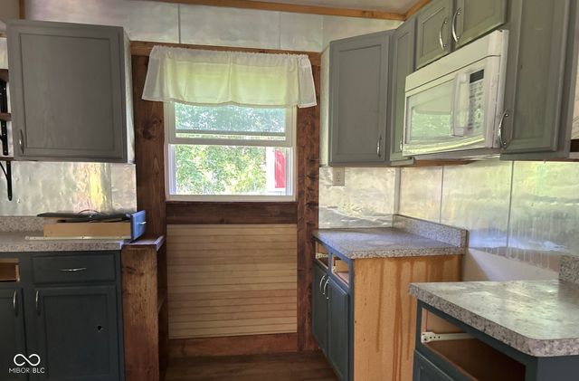 1720 E Lois Lane, North Vernon, IN 47265